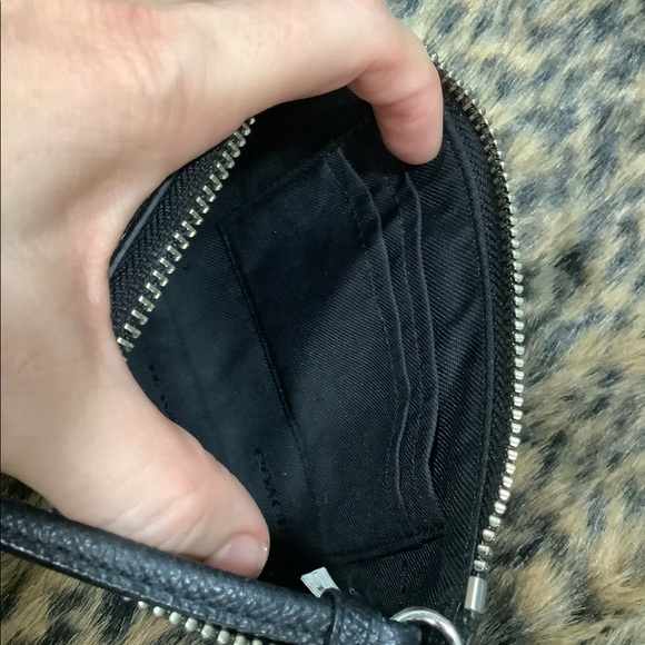 COACH FLORAL WRISTLET - Picture 5 of 10